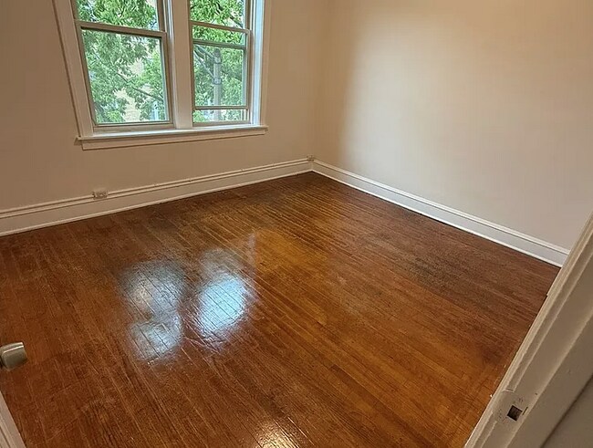Building Photo - Spacious 3BR Apartment in Oak Park – 1,300...