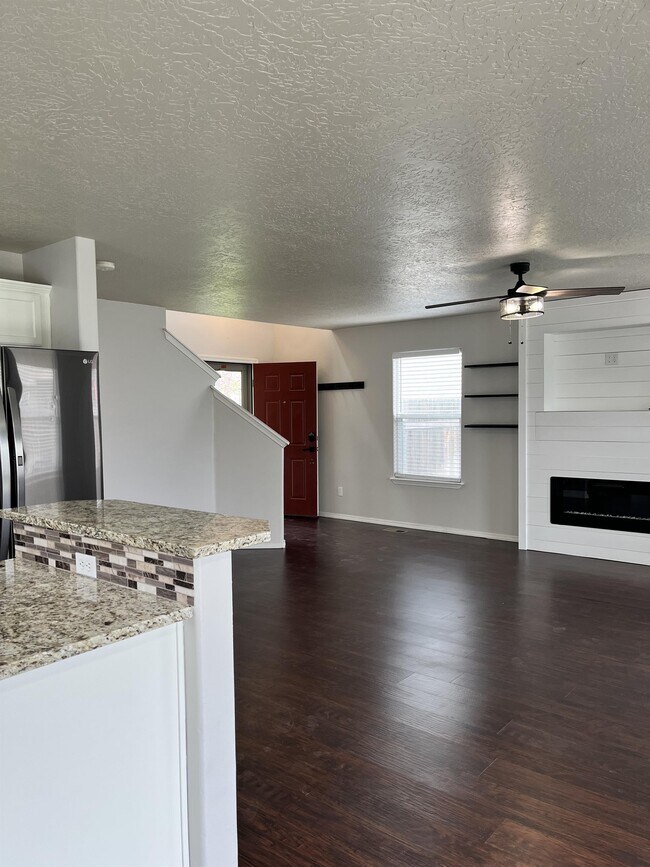 Building Photo - 2057 W Shy Creek Pl