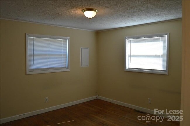 Building Photo - 736 Mocksville Hwy