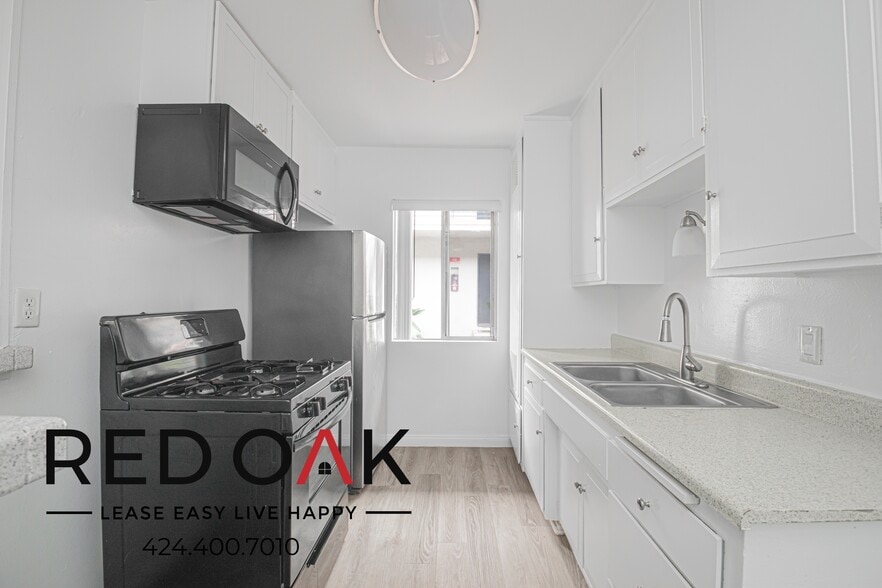 Building Photo - 630 N Cerritos Ave