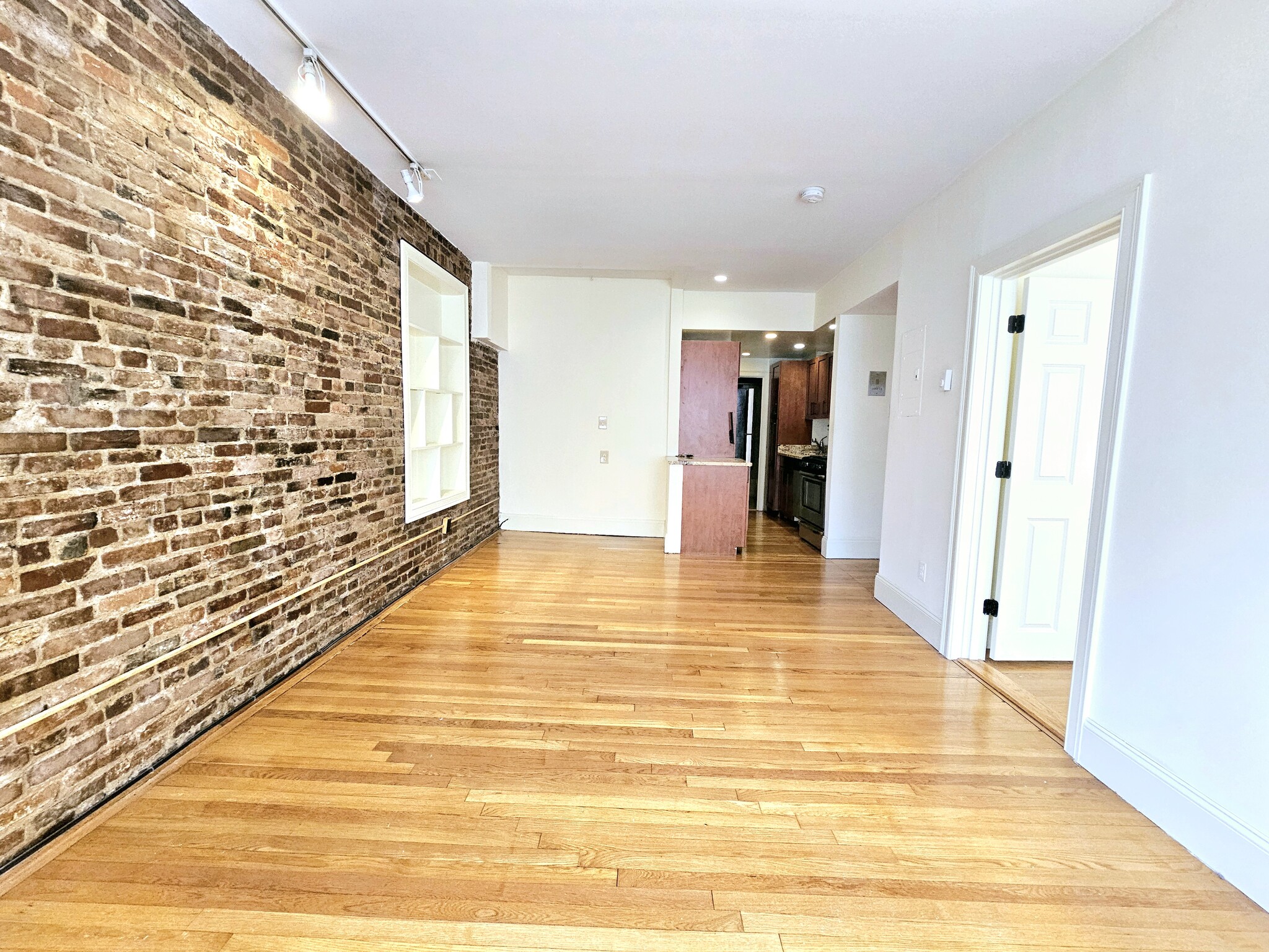 Building Photo - 81 West Cedar St