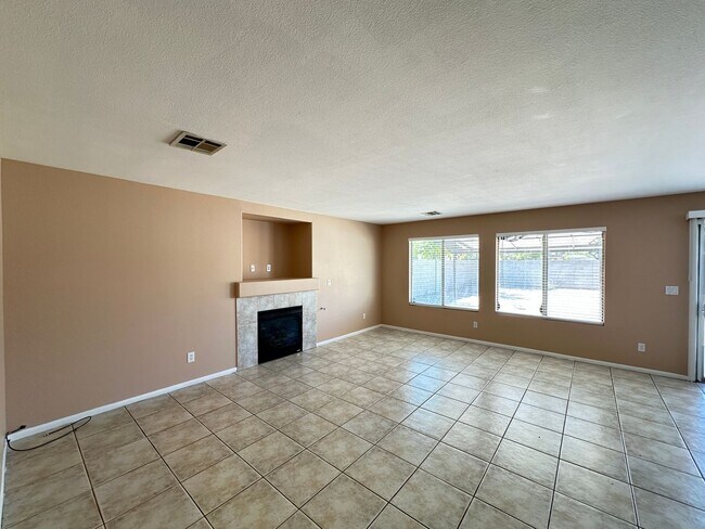 Building Photo - BLUE DIAMOND RANCH