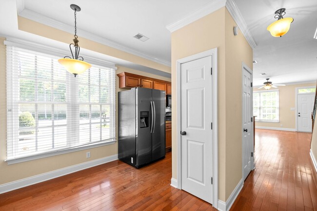 Building Photo - 2 Bedroom 2 1/2 Bath Dog Friendly Condo Fo...