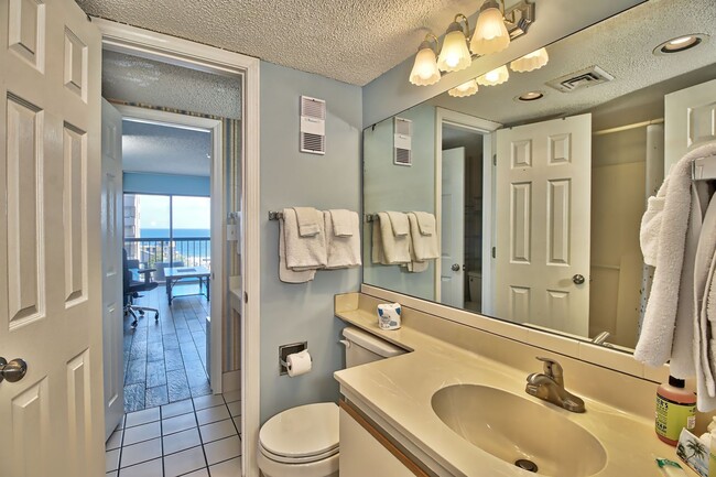 Building Photo - Charming Beach 1BR,  1.5Bath Condo in Myrt...