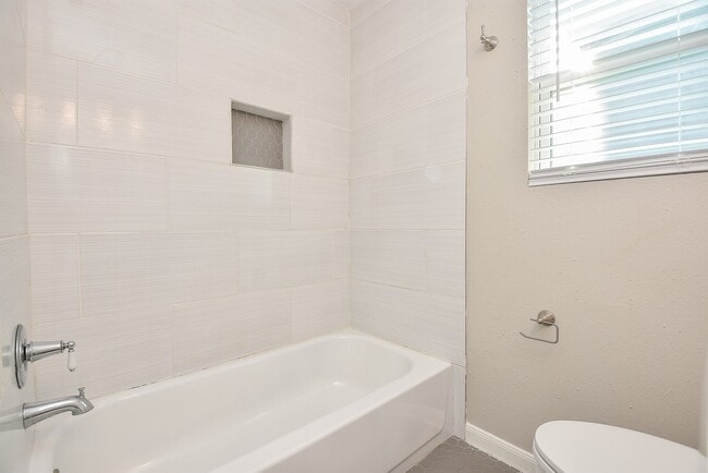 Building Photo - 3710 Dreyfus St