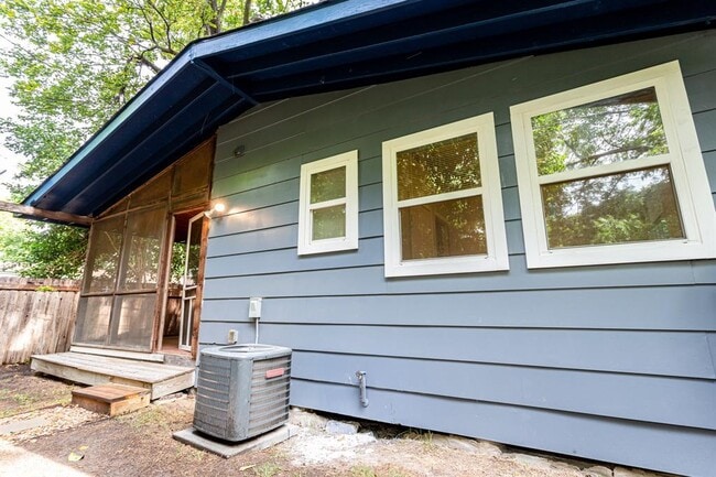 Building Photo - 1909 Morrow St