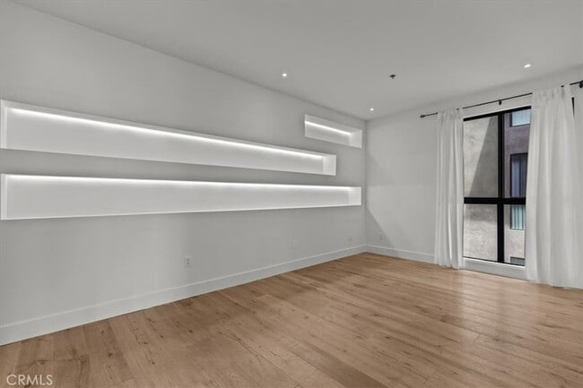 Building Photo - 8811 Burton Way
