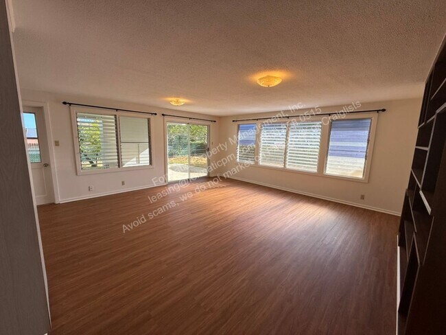 Building Photo - 1458 Humuula St