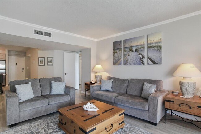 Building Photo - 1050 Longboat Club Rd