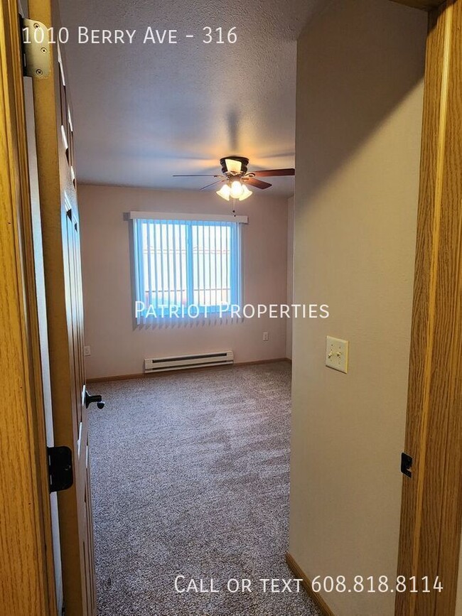 Building Photo - LUXURY APARTMENT W/ FITNESS CENTER INCLUDED!