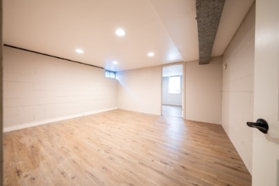 Building Photo - 842 25th Ave SE