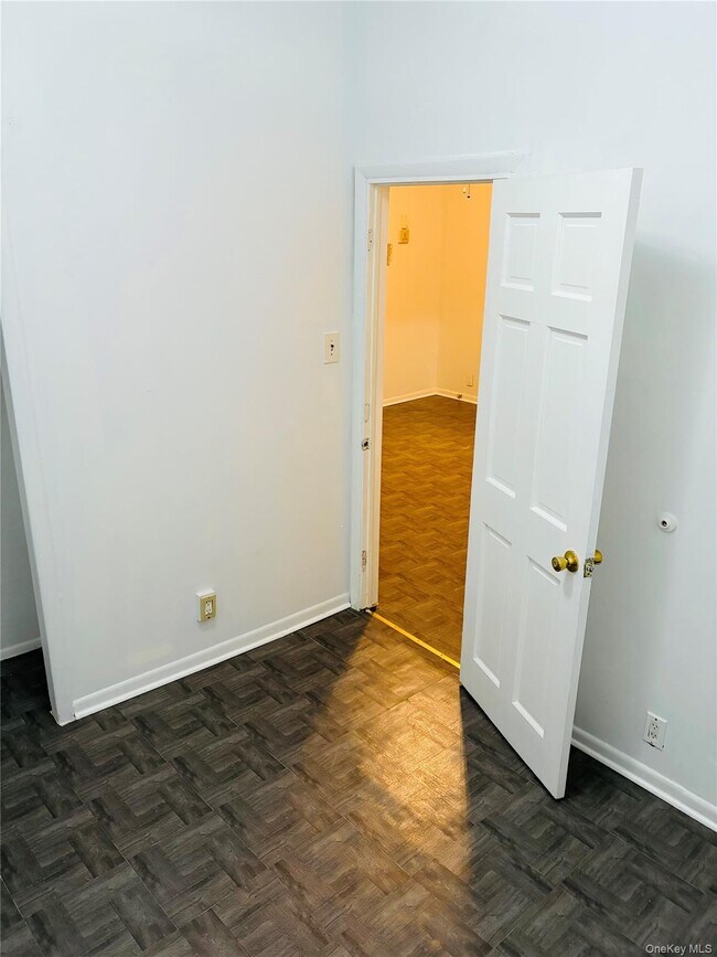 Building Photo - 121 Linden St