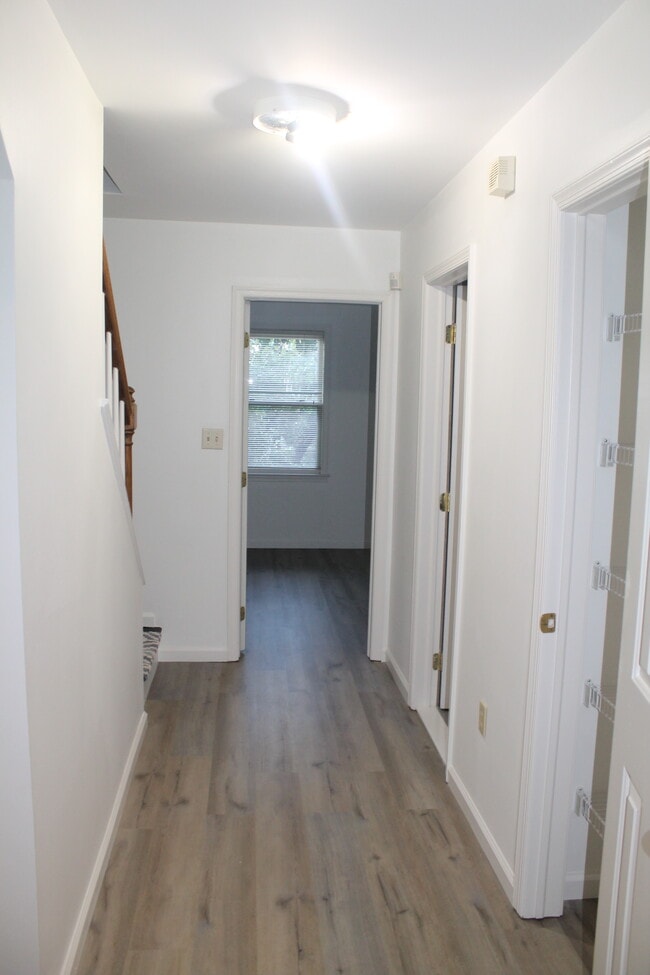 Building Photo - 120 Eaglesmere Cir