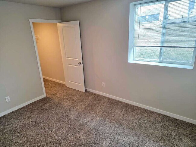 Building Photo - 1724 Southbridge Dr