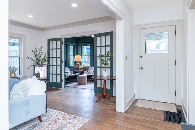 Building Photo - 322 E 37th St