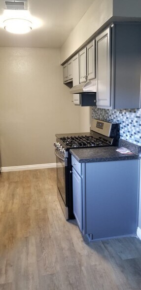 Building Photo - 14299 La Paz Dr