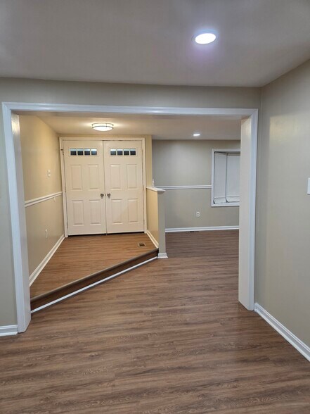 Building Photo - 4239 Glenn Dale Rd