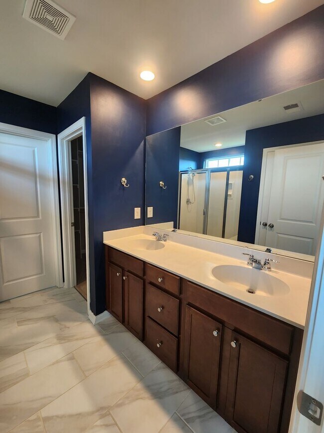Building Photo - True Southern Living In Lindera Preserve!