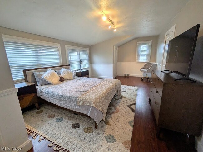 Building Photo - 1902 Harding Dr