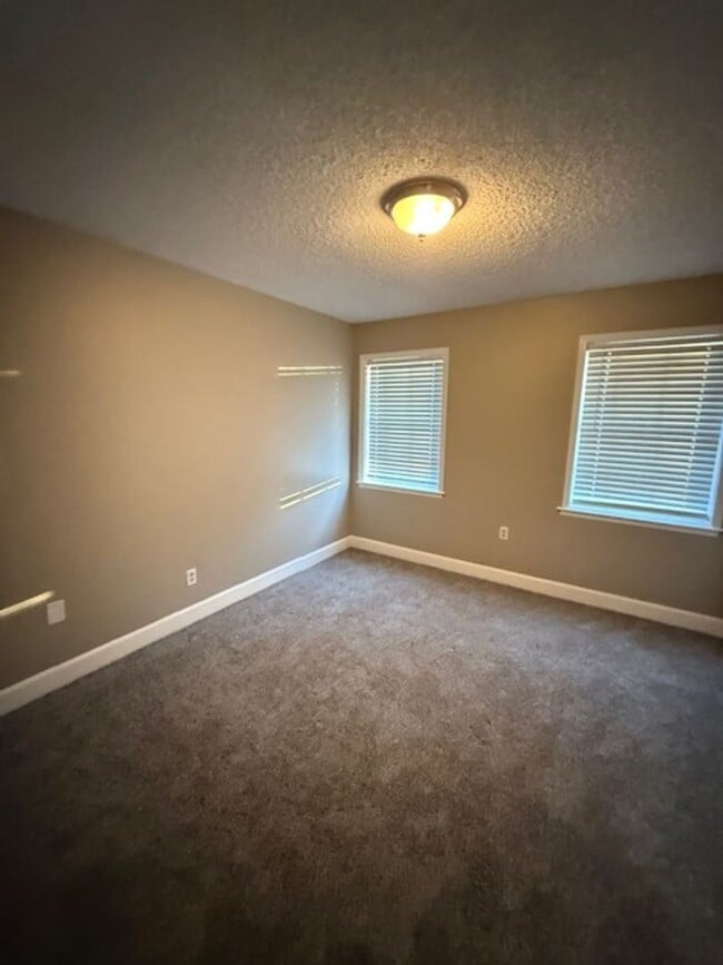 Building Photo - Renovated 3 Bedroom 2 Bath Home on 2 Acres!