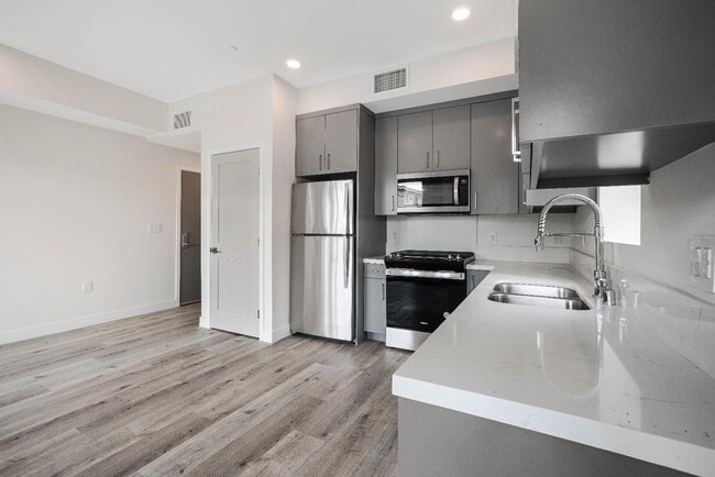 Building Photo - 3308 Mentone Ave