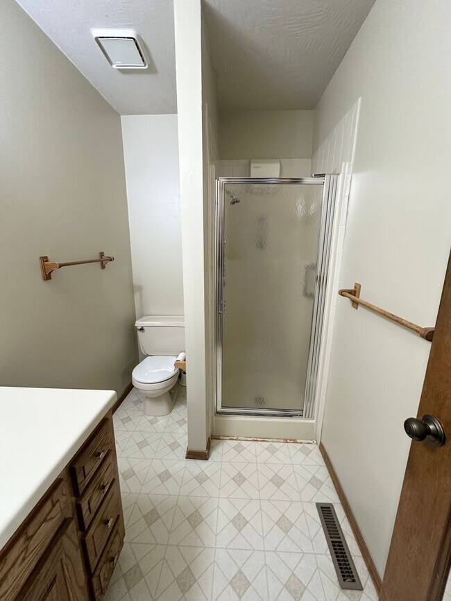 Building Photo - Charming 3 Bedroom Brick Home with Fenced Backyard