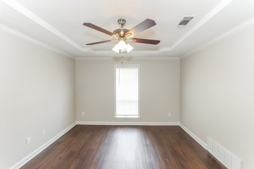 Building Photo - 7780 Meadow Vale Dr