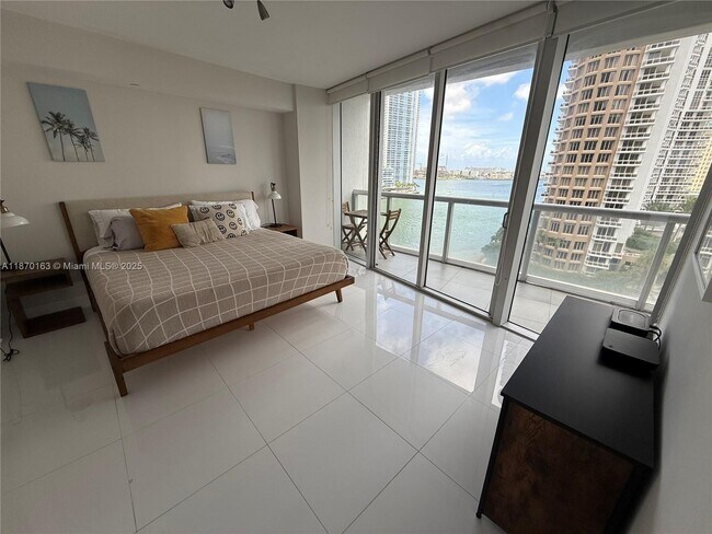 Building Photo - 465 Brickell Ave