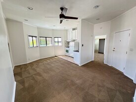Building Photo - 1341 N Bronson Ave