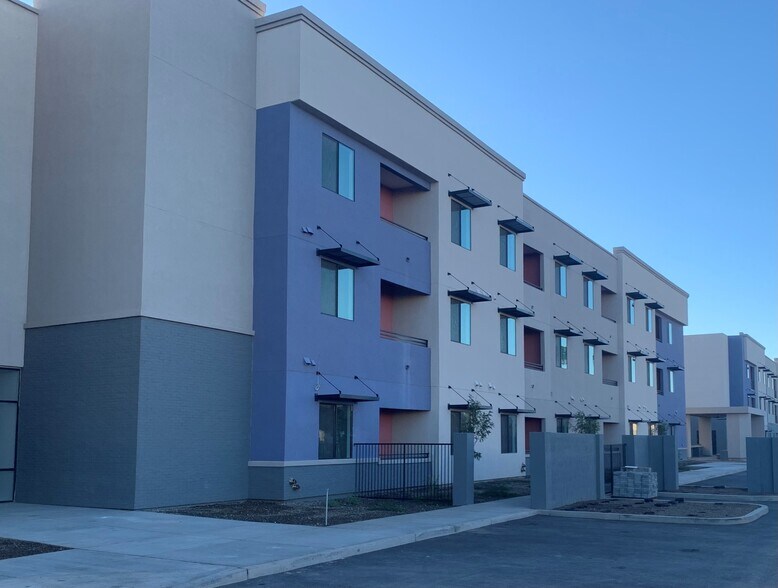 Apache Rock Apartments 1935 E Apache Blvd Tempe AZ 85281 Apartment Finder