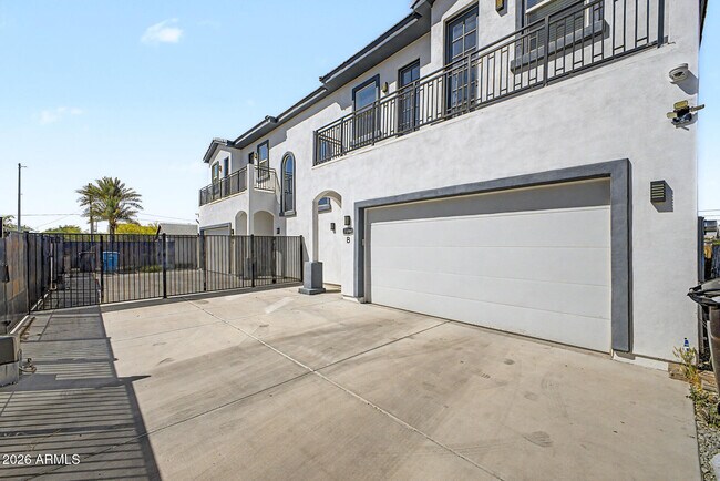 Building Photo - 1344 E Polk St