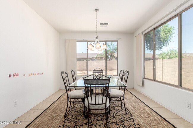Building Photo - 252 W Blue Lagoon Dr