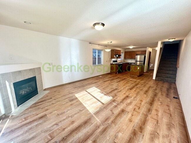 Building Photo - 3-Bedroom, 2-Bathroom Row House Near Alber...