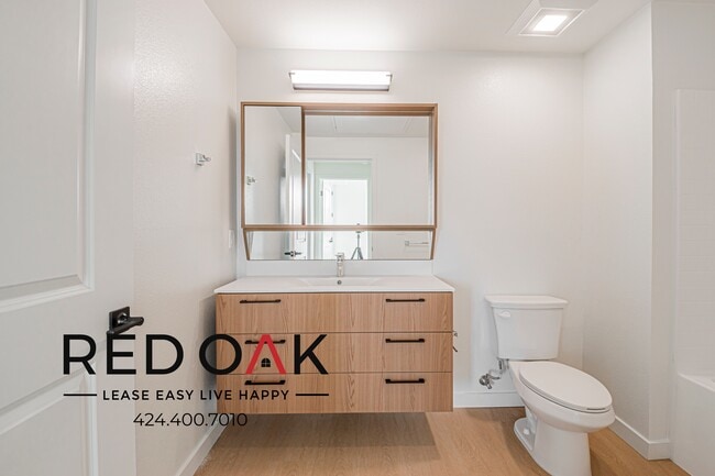 Building Photo - 856 S Gramercy Dr