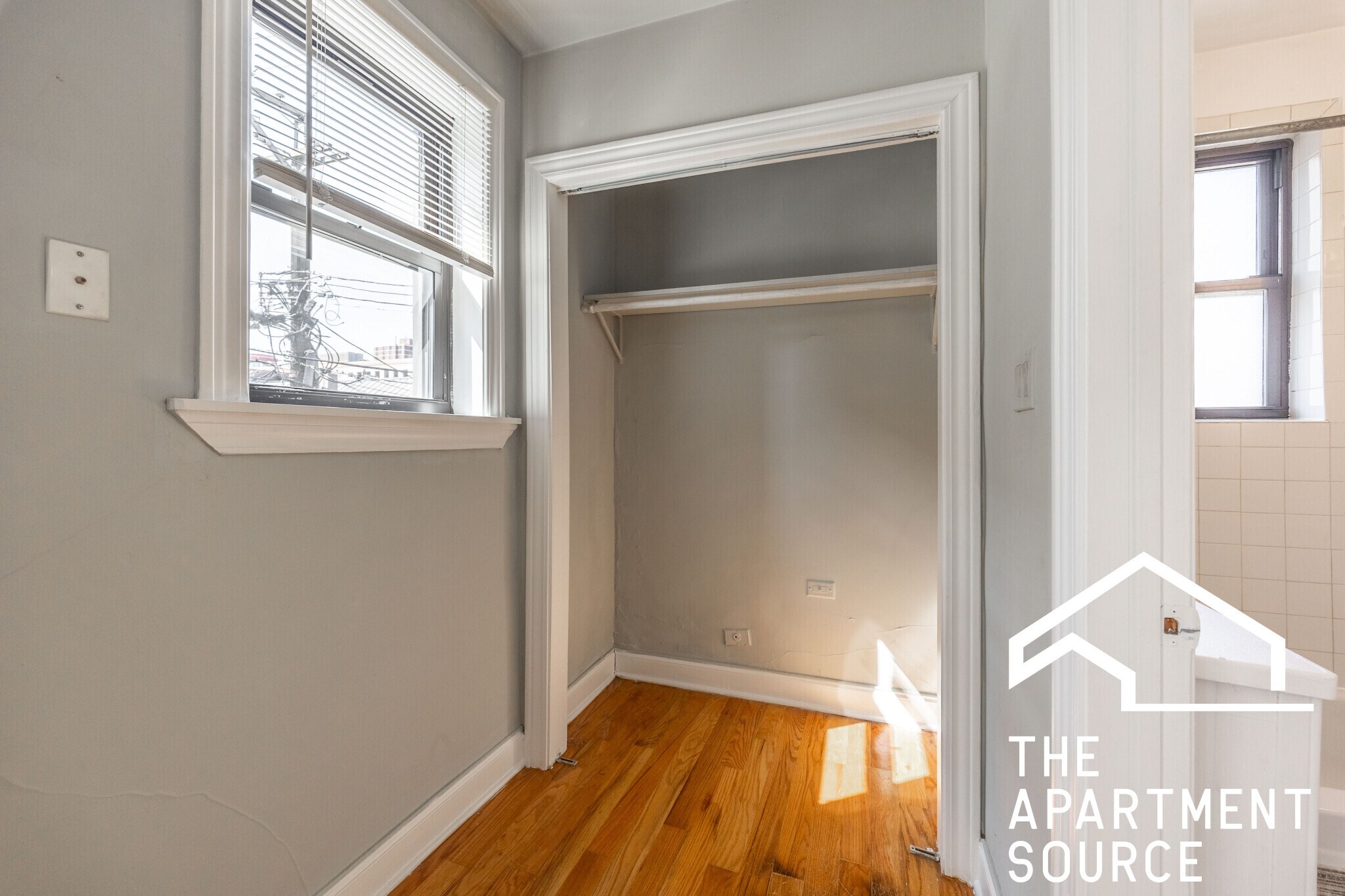Building Photo - 737 W Belmont Ave