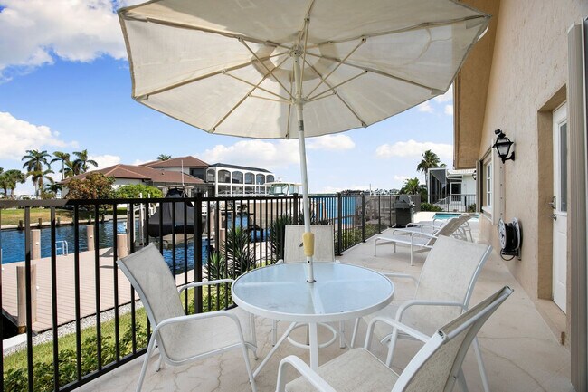 Building Photo - 874 Magnolia Ct