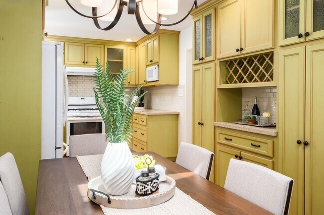 Building Photo - Light-Filled San Leandro Gem w/ Dual Garages & Expansive Yard