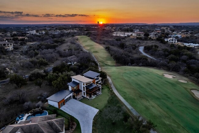 Building Photo - 207 Kites Ct