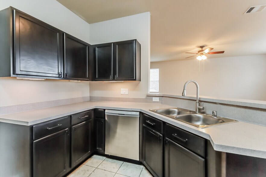 Building Photo - 18706 Walden Glen Cir