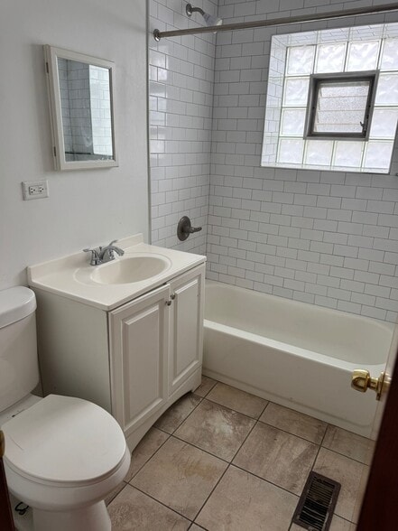 Building Photo - 7601 W 60th Pl