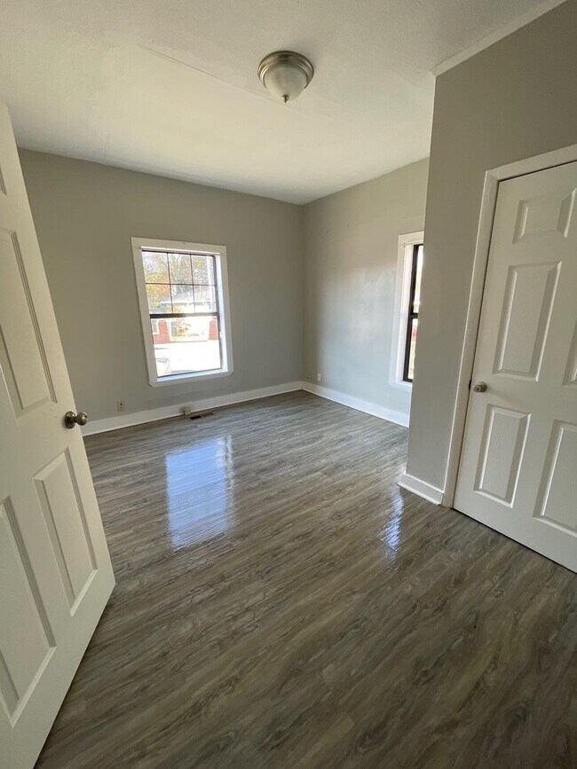 Building Photo - 412 N Hawthorne St