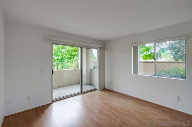Building Photo - 2-bed, 2-bath Condo in San Diego's Linda Vista/Fashion Valley Area.