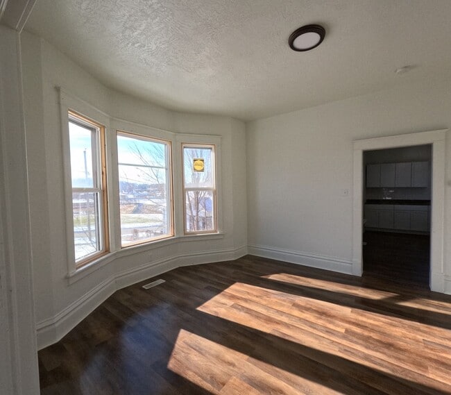 Building Photo - 1305-07 McDonald RENT/RENT-T0-OWN