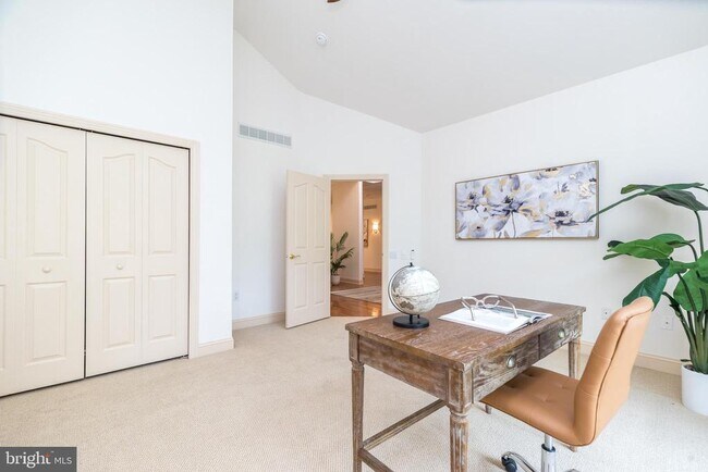 Building Photo - 5812 Hickory Hollow Ln