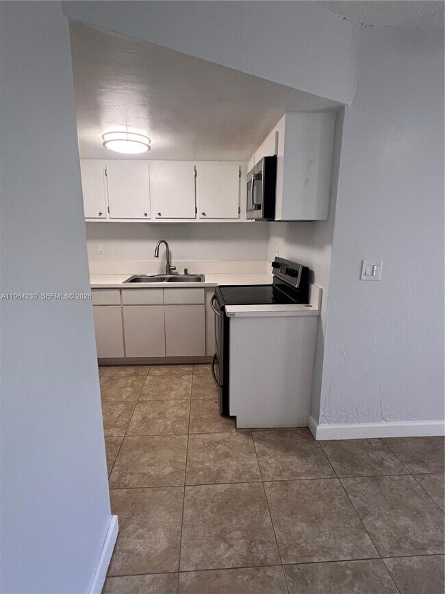 Building Photo - 5782 SW 61st St