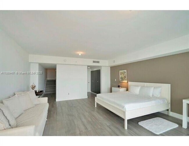 Building Photo - 400 Sunny Isles Blvd