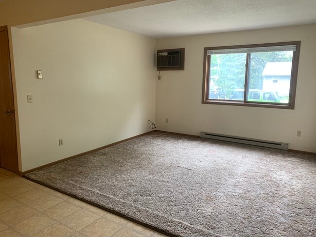 Building Photo - 402 3rd St W