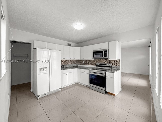 Building Photo - 9103 SW 38th St