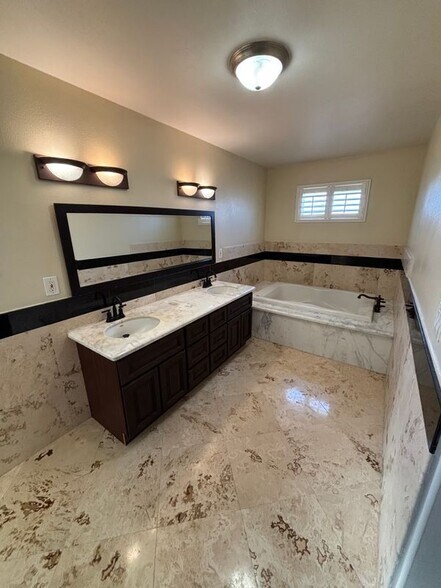 Building Photo - 2600 W Picadilly Way