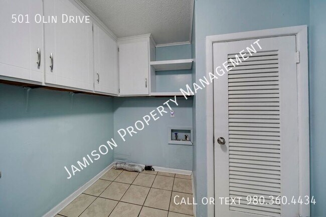 Building Photo - 501 Olin Dr